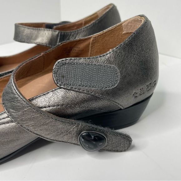 Stylish Dark Grey Metallic Mary Jane Shoes Taos 7M - Picture 8 of 10